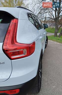 Внедорожник / Кроссовер Volvo XC40 2023 в 