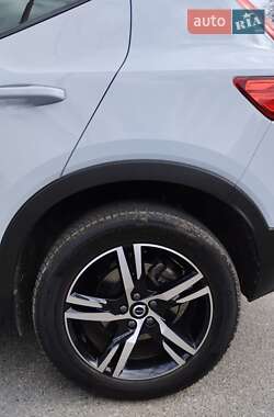Внедорожник / Кроссовер Volvo XC40 2023 в 