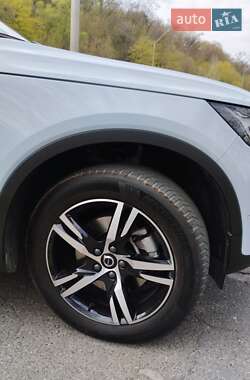 Внедорожник / Кроссовер Volvo XC40 2023 в 