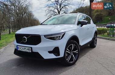Внедорожник / Кроссовер Volvo XC40 2023 в 