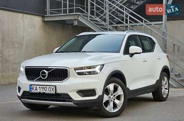 Внедорожник / Кроссовер Volvo XC40 2021 в 
