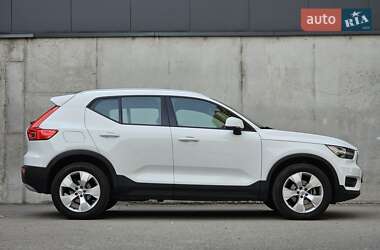Внедорожник / Кроссовер Volvo XC40 2021 в 