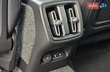 Внедорожник / Кроссовер Volvo XC40 2021 в 