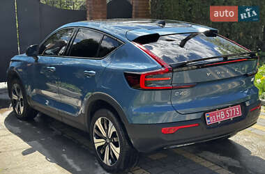 Позашляховик / Кросовер Volvo XC40 2023 в 