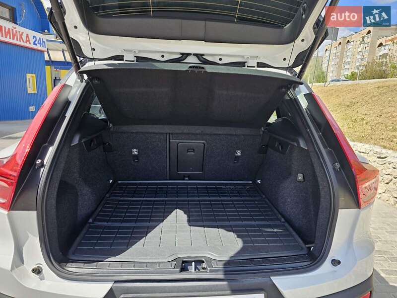 Внедорожник / Кроссовер Volvo XC40 2021 в Тернополе