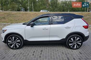 Внедорожник / Кроссовер Volvo XC40 2021 в 