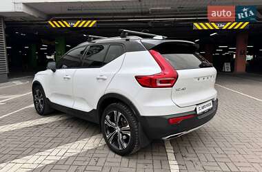Внедорожник / Кроссовер Volvo XC40 2018 в 