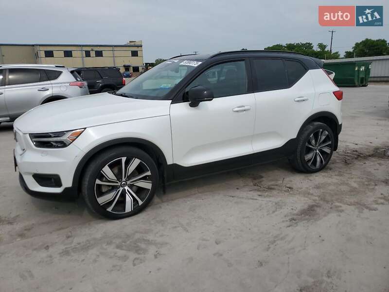 Позашляховик / Кросовер Volvo XC40 2021 в 