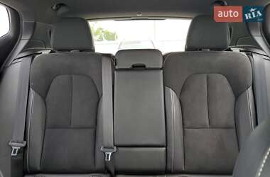 Позашляховик / Кросовер Volvo XC40 2021 в 