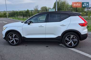 Позашляховик / Кросовер Volvo XC40 2021 в 