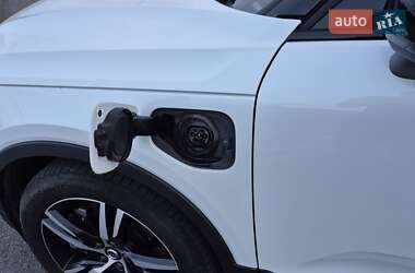 Позашляховик / Кросовер Volvo XC40 2021 в 