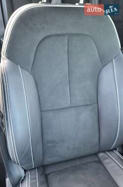 Позашляховик / Кросовер Volvo XC40 2021 в 