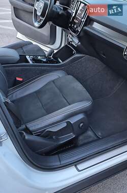 Позашляховик / Кросовер Volvo XC40 2021 в 