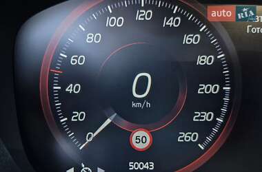 Позашляховик / Кросовер Volvo XC40 2021 в 