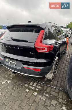 Позашляховик / Кросовер Volvo XC40 2019 в 