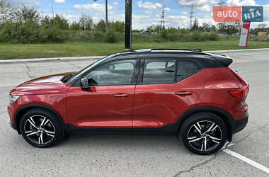 Внедорожник / Кроссовер Volvo XC40 2020 в 