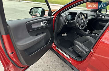 Внедорожник / Кроссовер Volvo XC40 2020 в 