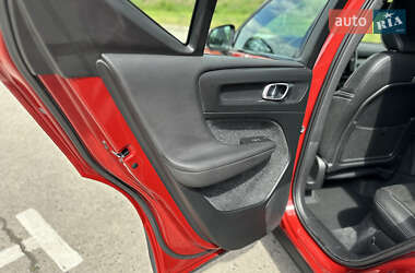 Внедорожник / Кроссовер Volvo XC40 2020 в 