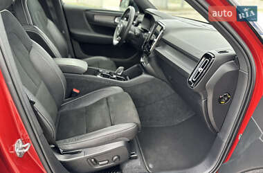 Внедорожник / Кроссовер Volvo XC40 2020 в 