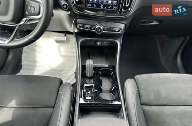 Внедорожник / Кроссовер Volvo XC40 2020 в 