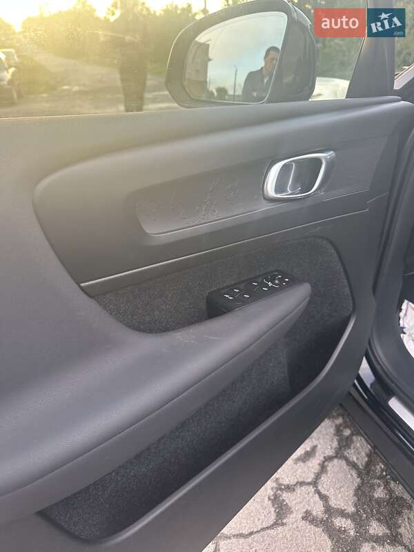 Внедорожник / Кроссовер Volvo XC40 2023 в Ровно