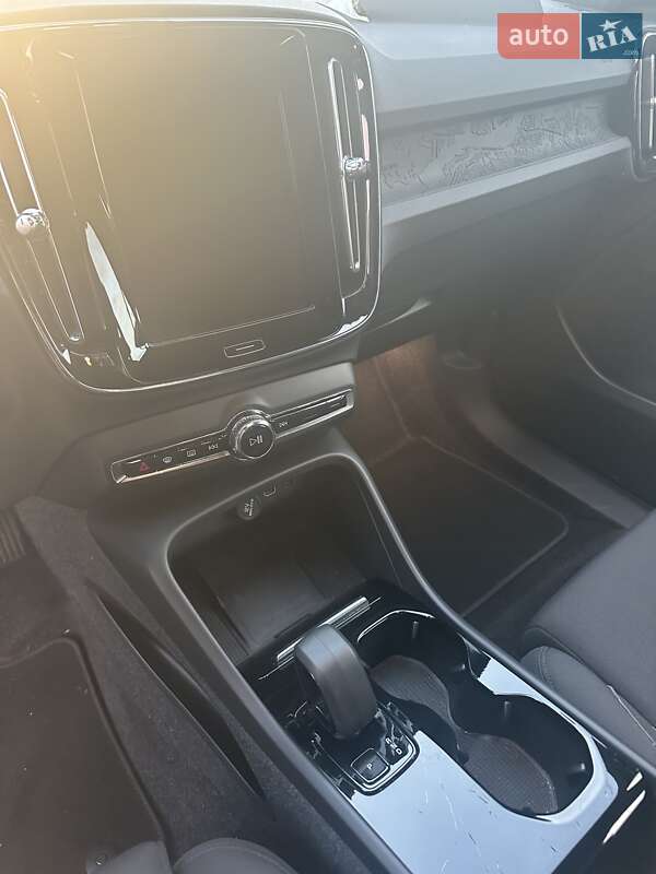 Внедорожник / Кроссовер Volvo XC40 2023 в Ровно