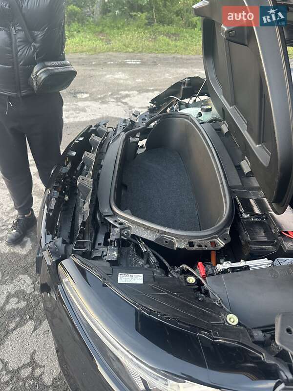 Внедорожник / Кроссовер Volvo XC40 2023 в Ровно