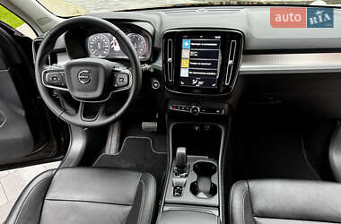 Внедорожник / Кроссовер Volvo XC40 2022 в 