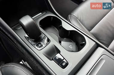 Внедорожник / Кроссовер Volvo XC40 2022 в 