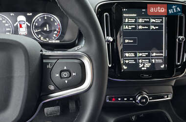 Внедорожник / Кроссовер Volvo XC40 2022 в 