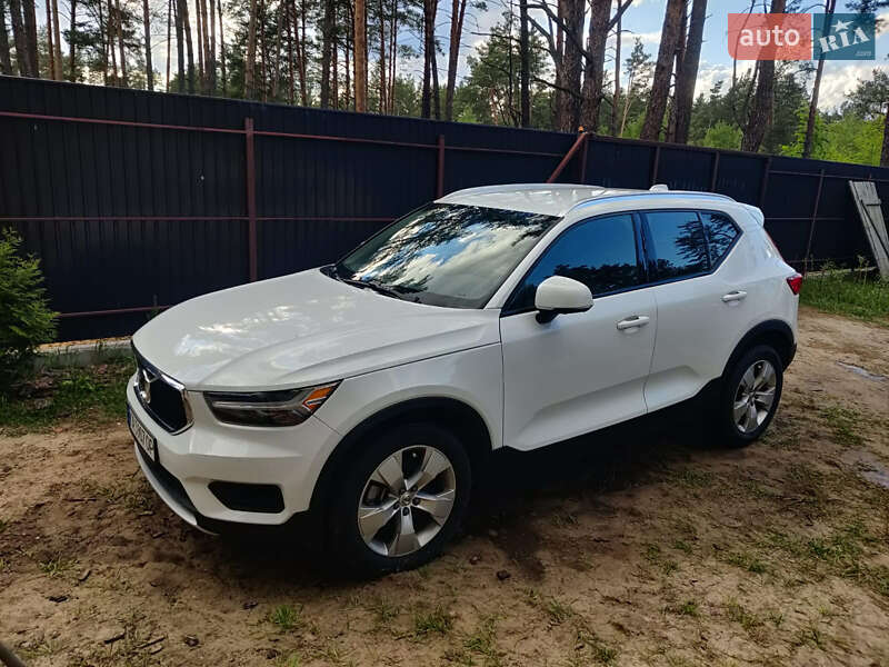 Внедорожник / Кроссовер Volvo XC40 2021 в Киеве