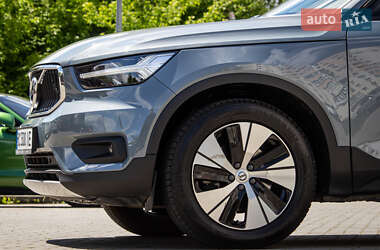 Позашляховик / Кросовер Volvo XC40 2020 в 
