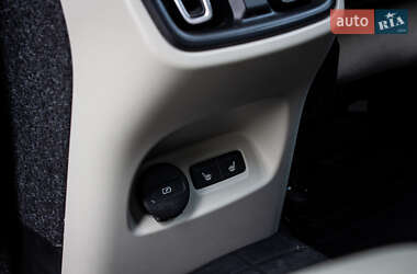 Позашляховик / Кросовер Volvo XC40 2020 в 
