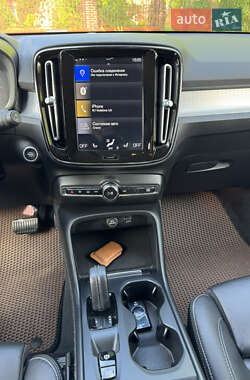 Внедорожник / Кроссовер Volvo XC40 2019 в 