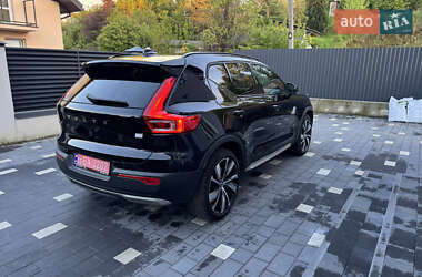 Позашляховик / Кросовер Volvo XC40 2021 в 