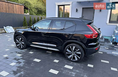 Позашляховик / Кросовер Volvo XC40 2021 в 