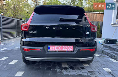 Позашляховик / Кросовер Volvo XC40 2021 в 