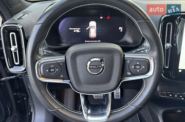 Позашляховик / Кросовер Volvo XC40 2021 в 