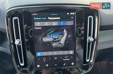 Позашляховик / Кросовер Volvo XC40 2021 в 