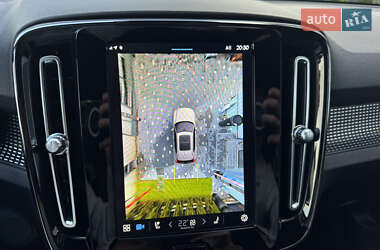 Позашляховик / Кросовер Volvo XC40 2021 в 