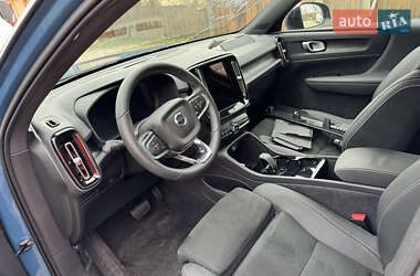Внедорожник / Кроссовер Volvo XC40 2022 в 