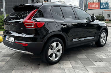 Позашляховик / Кросовер Volvo XC40 2022 в 