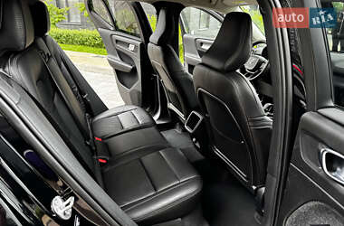 Позашляховик / Кросовер Volvo XC40 2022 в 