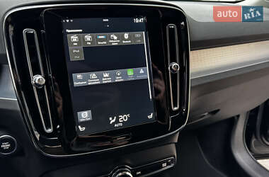 Позашляховик / Кросовер Volvo XC40 2022 в 