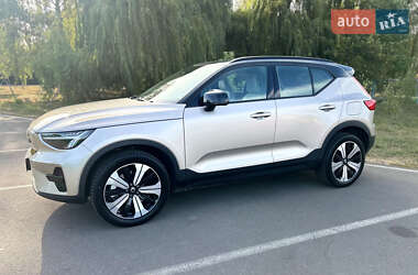 Позашляховик / Кросовер Volvo XC40 2023 в 