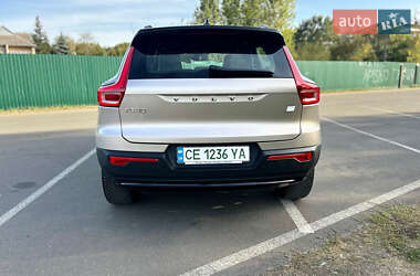 Позашляховик / Кросовер Volvo XC40 2023 в 