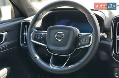 Внедорожник / Кроссовер Volvo XC40 2023 в 