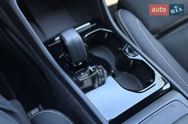 Внедорожник / Кроссовер Volvo XC40 2023 в 