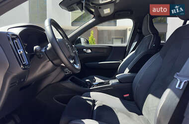 Внедорожник / Кроссовер Volvo XC40 2023 в 