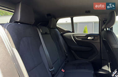 Внедорожник / Кроссовер Volvo XC40 2023 в 